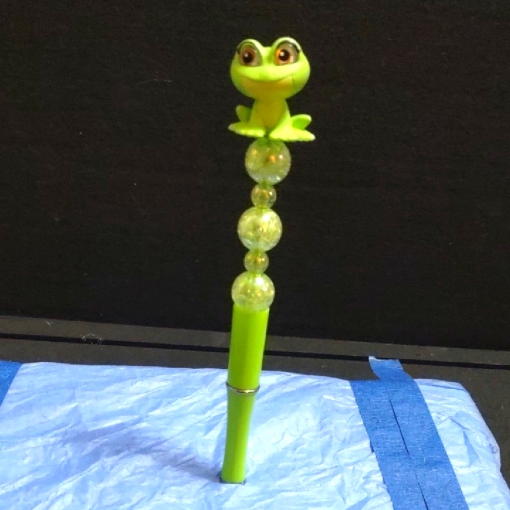 HANDCRAFTED DISNEY DOORABLES PRINCESSES TIANA (FROG) BEADED PEN